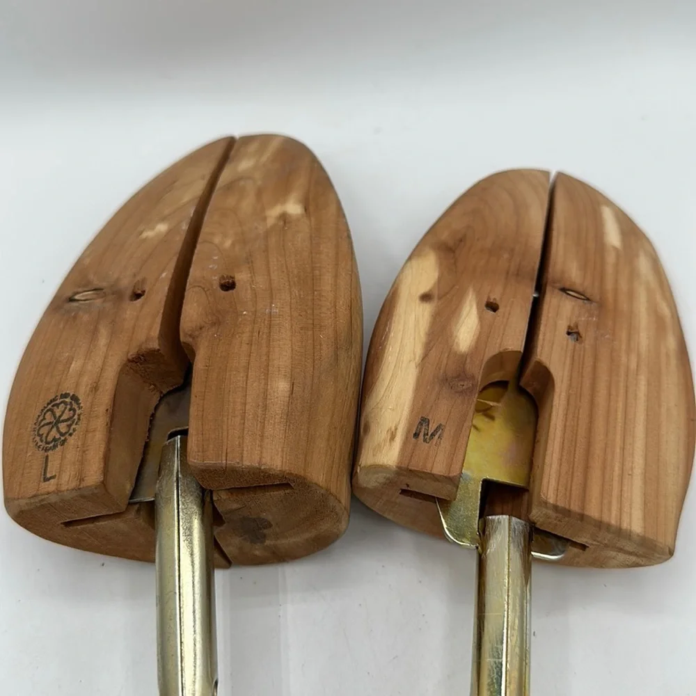 Split-toe cedar shoe tree pair, sizes M and L